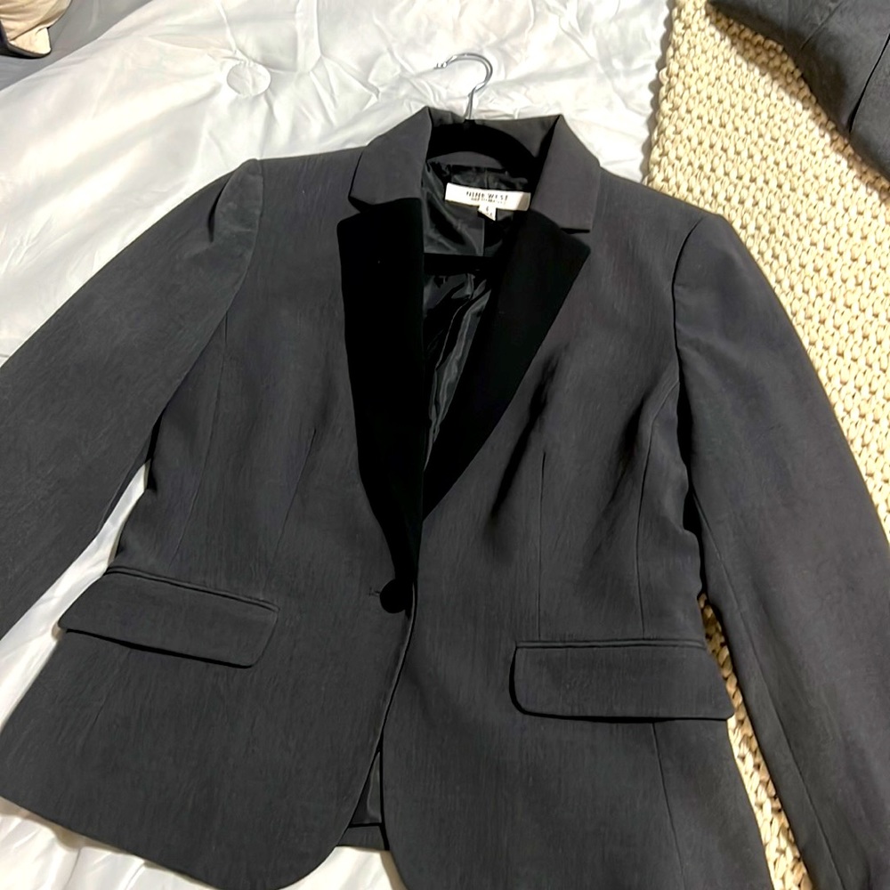 Grey Blazer, Black lapel